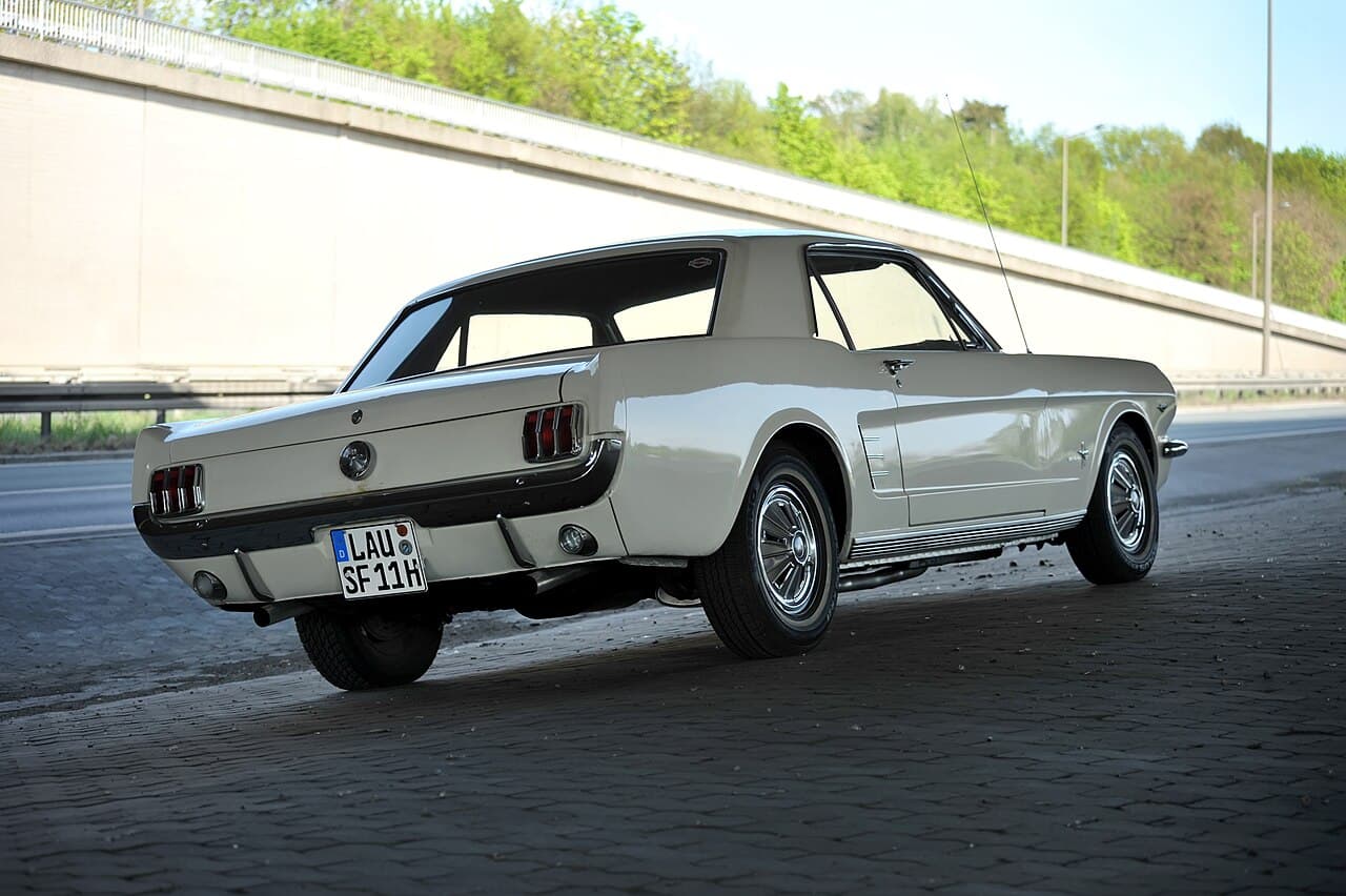 Ford Mustang — photo: Hans-Jürgen Neubert (CC BY 4.0, Wikimedia Commons)