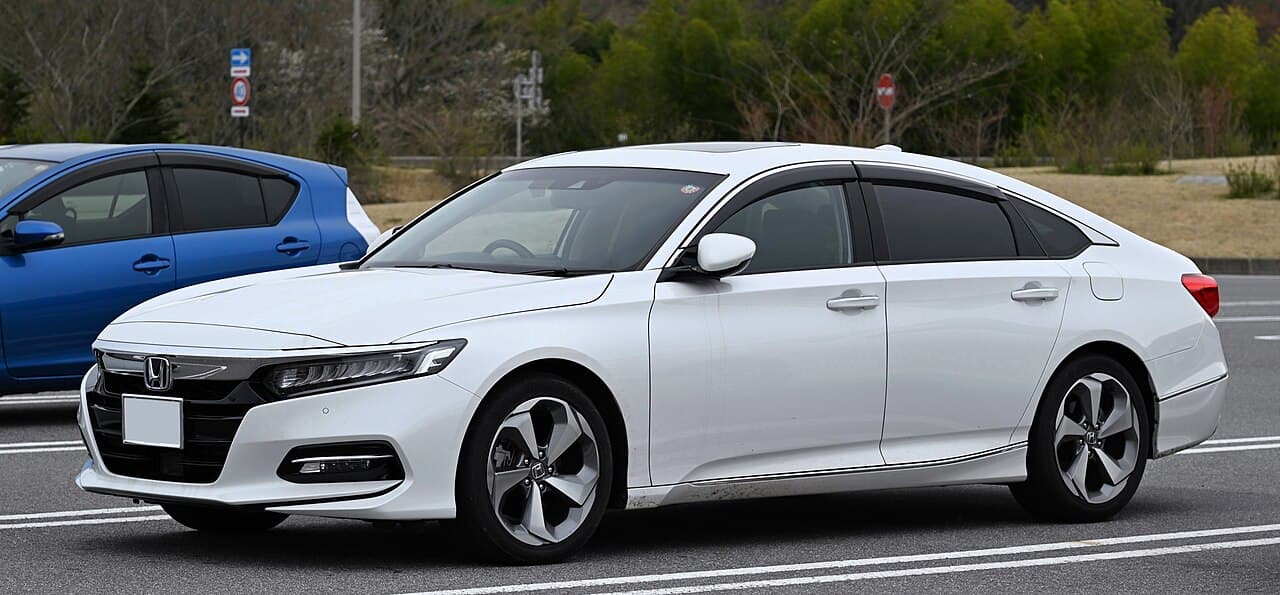 Honda Accord — photo: TTTNIS (CC0, Wikimedia Commons)