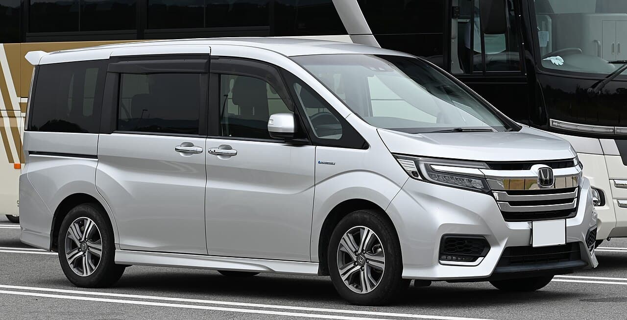 Honda StepWGN — photo: TTTNIS (CC0, Wikimedia Commons)