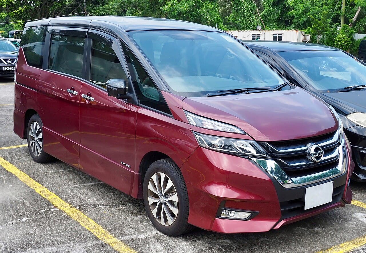 Nissan Serena — photo: User3204 (CC BY 4.0, Wikimedia Commons)