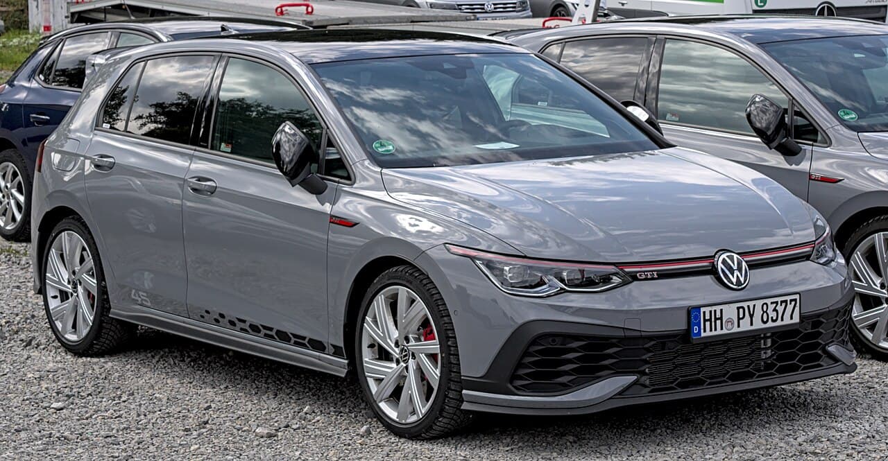 Volkswagen Golf — photo: Alexander Migl (CC BY-SA 4.0, Wikimedia Commons)